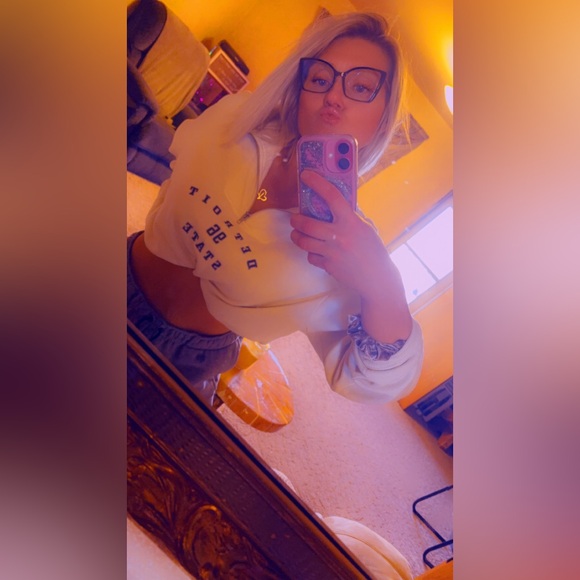 Meet your Posher, Stephanie - Picture 10 of 11